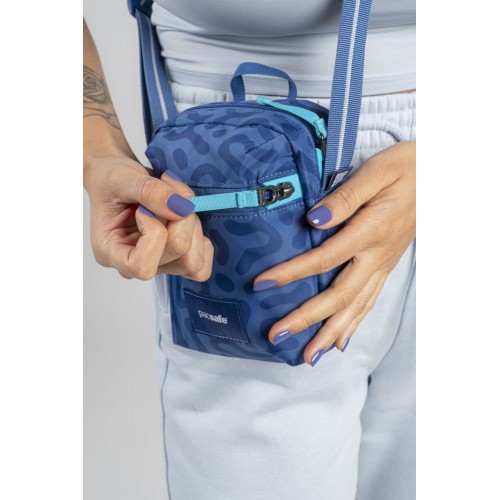 Сумка через плече Pacsafe GO Micro Crossbody 1.5 л небесно-блакитна антизлодій 4 ступені захисту - 35130827
