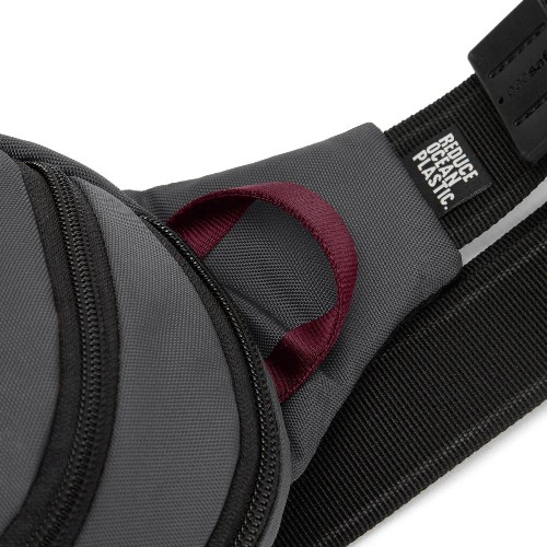 Сумка слінг через плече темно-сіра антизлодій Pacsafe Vibe 150 Sling Pack графітовий/чорний - 60161144